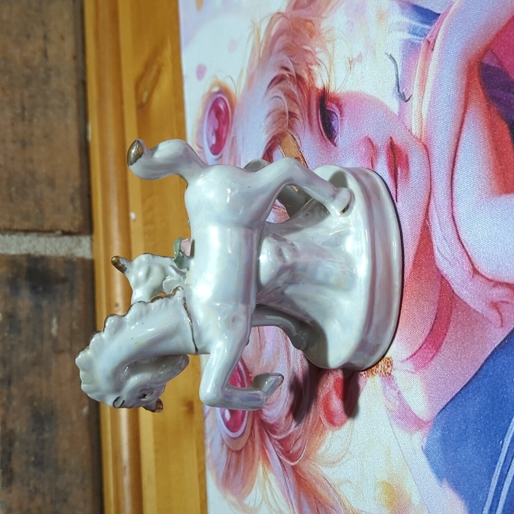 Porcelain Unicorn & Horse Figurine – White & Gold Vintage (70s/80s) - Picture 4 of 12